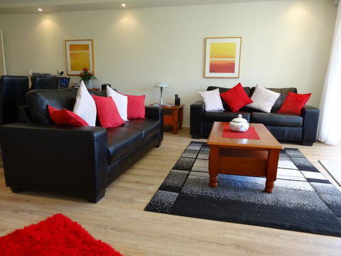 Waterfront Resort Villa With Buggy - Kempsey Accommodation 4