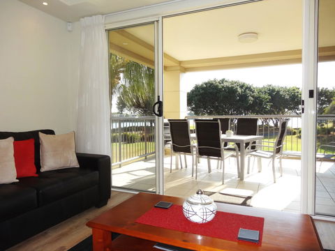 Waterfront Resort Villa With Buggy - Kempsey Accommodation 20