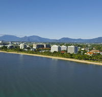 Holiday Inn Cairns Harbourside - Kempsey Accommodation