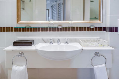InterContinental Sanctuary Cove Resort, An IHG Hotel - Kempsey Accommodation 12