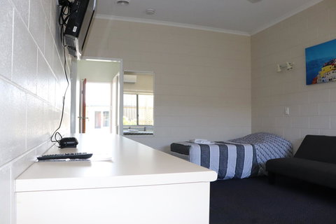 YAL Cairns - A Motel That Makes A Difference - Kempsey Accommodation 8