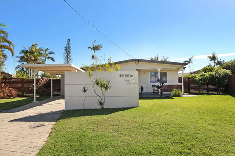 6 Botany Court Marcoola Beach - Pet Friendly 500 Bond - Kempsey Accommodation 0