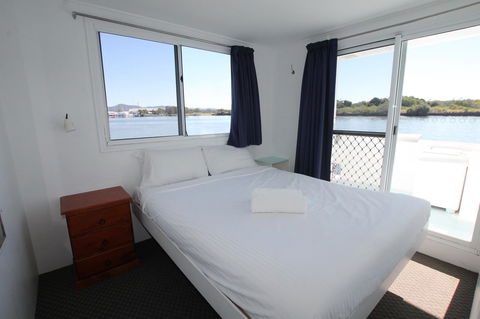 Coomera Houseboats - Kempsey Accommodation 14