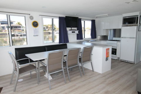 Coomera Houseboats - Kempsey Accommodation 16