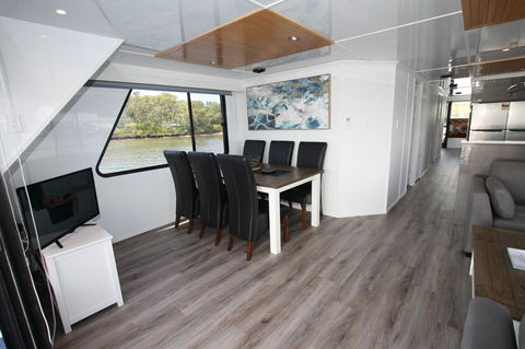 Coomera Houseboats - Kempsey Accommodation 36