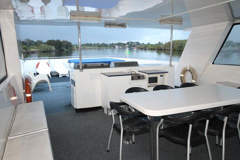 Coomera Houseboats - Kempsey Accommodation 26