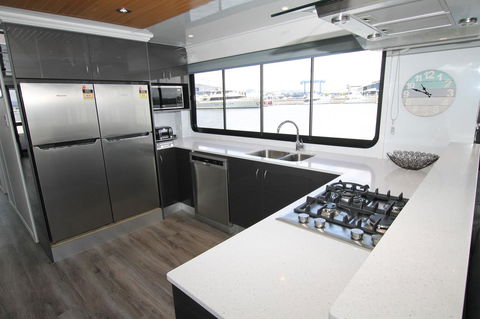 Coomera Houseboats - Kempsey Accommodation 37