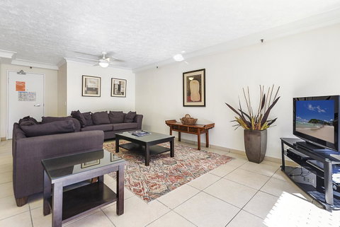 Surfers Century Oceanside Apartments - Kempsey Accommodation 6