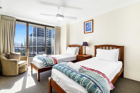 Surfers Century Oceanside Apartments - Kempsey Accommodation 7