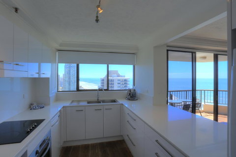 Surfers Century Oceanside Apartments - Kempsey Accommodation 37
