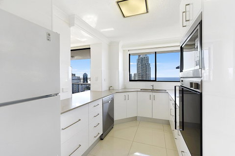 Surfers Century Oceanside Apartments - Kempsey Accommodation 4