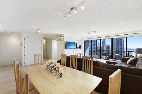 Surfers Century Oceanside Apartments - Kempsey Accommodation 12