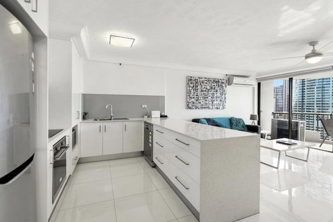 Surfers Century Oceanside Apartments - Kempsey Accommodation 14