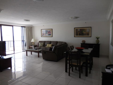 Surfers Century Oceanside Apartments - Kempsey Accommodation 41