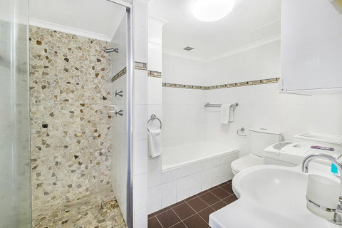 Beachcomber Holiday Apartment - Kempsey Accommodation 11