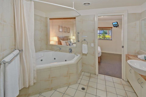 Raffles Mooloolaba - Kempsey Accommodation 11