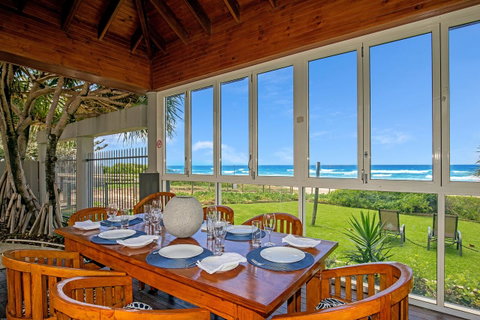 Surfers Aquarius On The Beach - Kempsey Accommodation 4