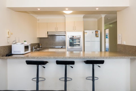 Breakers North Absolute Beachfront Apartments - Official - Kempsey Accommodation 14