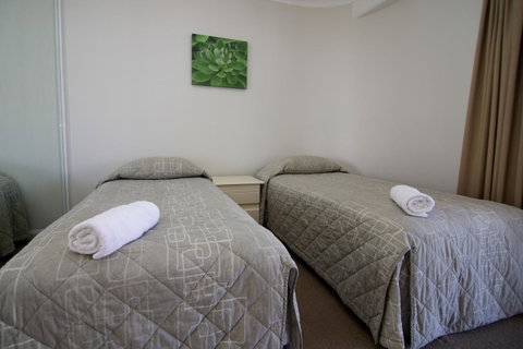 Surfers Mayfair - Kempsey Accommodation 9