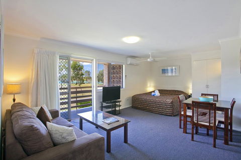Regency Waterfront Noosa - Kempsey Accommodation 0