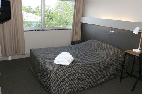 Brighton Hotel - Kempsey Accommodation 1