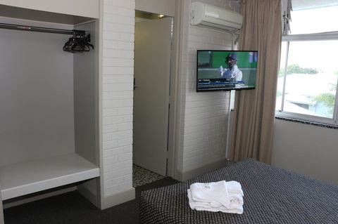 Brighton Hotel - Kempsey Accommodation 9