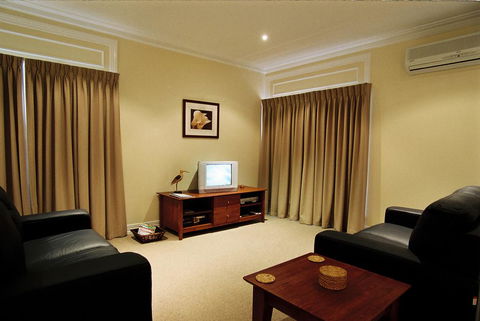Waverley House Cottages - Kempsey Accommodation 1