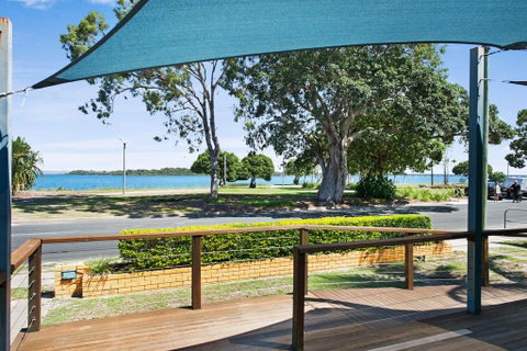 Wheelchair Friendly With Water Views - Welsby Pde, Bongaree - Kempsey Accommodation 3