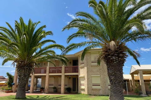 Whispering Palms - Kempsey Accommodation 0