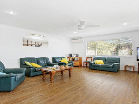 Whispering Waves - Relaxing Beach House - Kempsey Accommodation 1