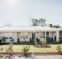 White on Wright Clare - Kempsey Accommodation