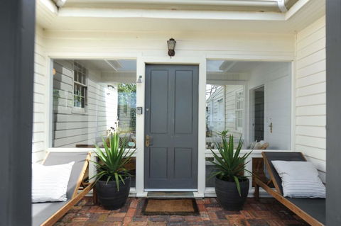 White Shell Cottage - Kempsey Accommodation 1