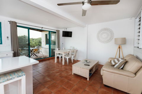 White Waves On The Beach - Kempsey Accommodation 1