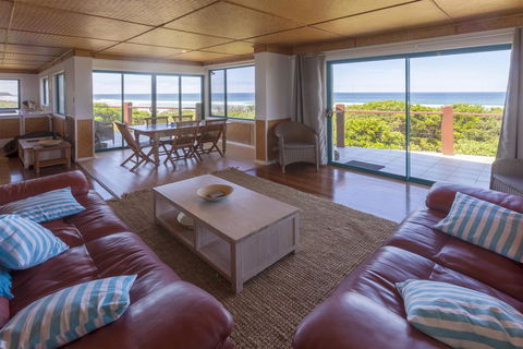 White Waves On The Beach - Kempsey Accommodation 3