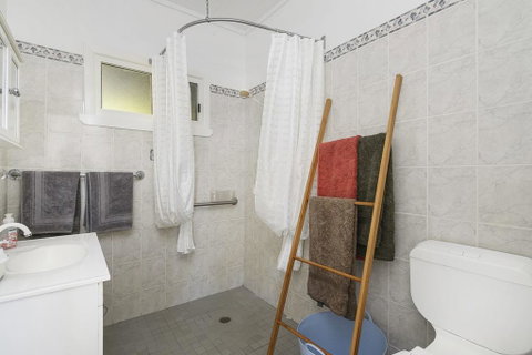 Whitecaps, 26 East Street - Kempsey Accommodation 3