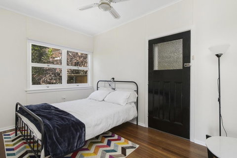 Whitecaps, 26 East Street - Kempsey Accommodation 2