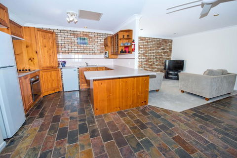 Whitesands Road, Unit 2/12 - Kempsey Accommodation 3