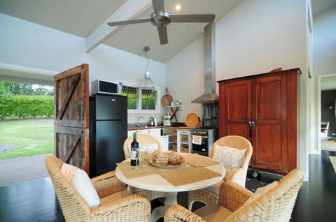 Willabrook Retreat - Mojo Cottage - Romantic Escape! - Kempsey Accommodation 3