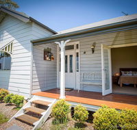 Wine Country Cottage located right at the Hunter Valley gateway close to everything - Kempsey Accommodation