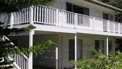 Wonky Pine Beach House, NARRWALLEE- 4 Bedroom - Kempsey Accommodation 0