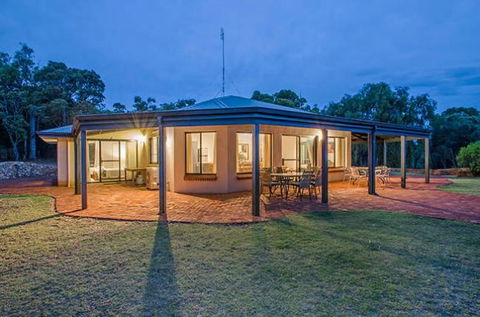 Yallingup Pet Friendly Bush Retreat - Kempsey Accommodation 0
