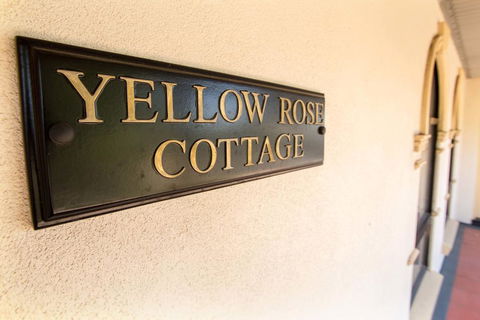 Yellow Rose Cottage - Kempsey Accommodation 3