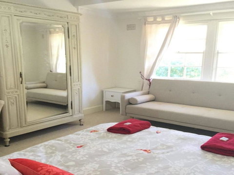 York Cottage - Grand Gate House And Enchanting Gardens - Kempsey Accommodation 2