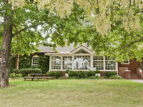 York Cottage - Grand Gate House And Enchanting Gardens - Kempsey Accommodation 0