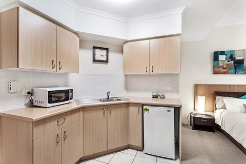 Zenith Studio, Unit 3/10 Messines Street - Kempsey Accommodation 1