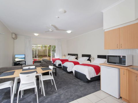 Zenith Studio, Unit 4/10 Messines Street - Kempsey Accommodation 3