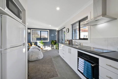 Zoo Villas: Villa Giraffe - Central Wynyard - Kempsey Accommodation 1