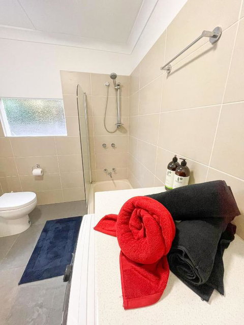 A Beautiful Terrace House With Parking & Courtyard - Kempsey Accommodation 1