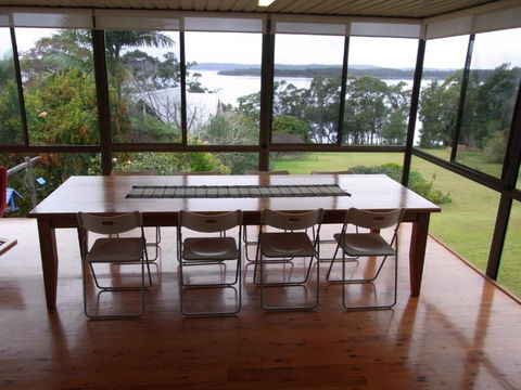 A LAKEHOUSE ESCAPE - A Waterfront Reserve On Shores Of Lake Macquarie - Kempsey Accommodation 3