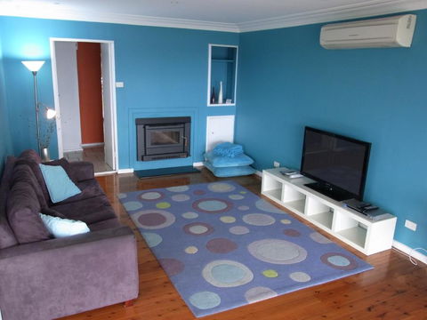 A LAKEHOUSE ESCAPE - A Waterfront Reserve On Shores Of Lake Macquarie - Kempsey Accommodation 4